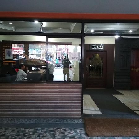 Hotel Rukmini Alwaye Екстериор снимка
