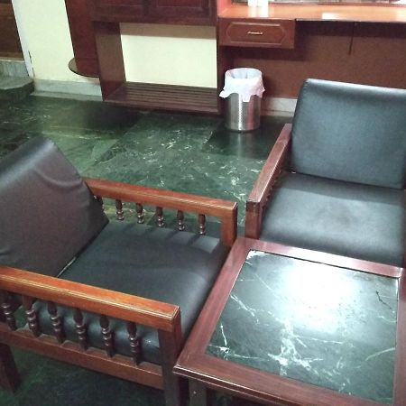 Hotel Rukmini Alwaye Екстериор снимка