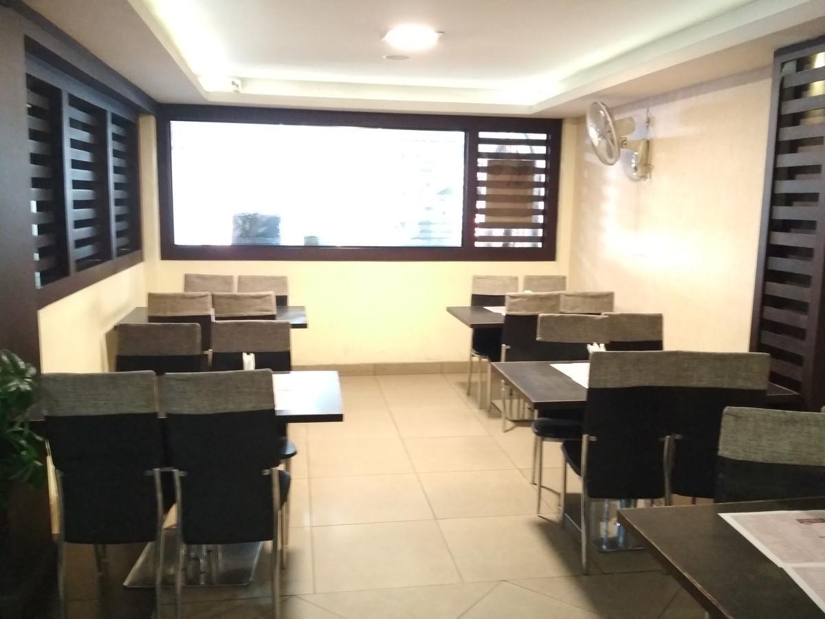 Hotel Rukmini Alwaye Екстериор снимка