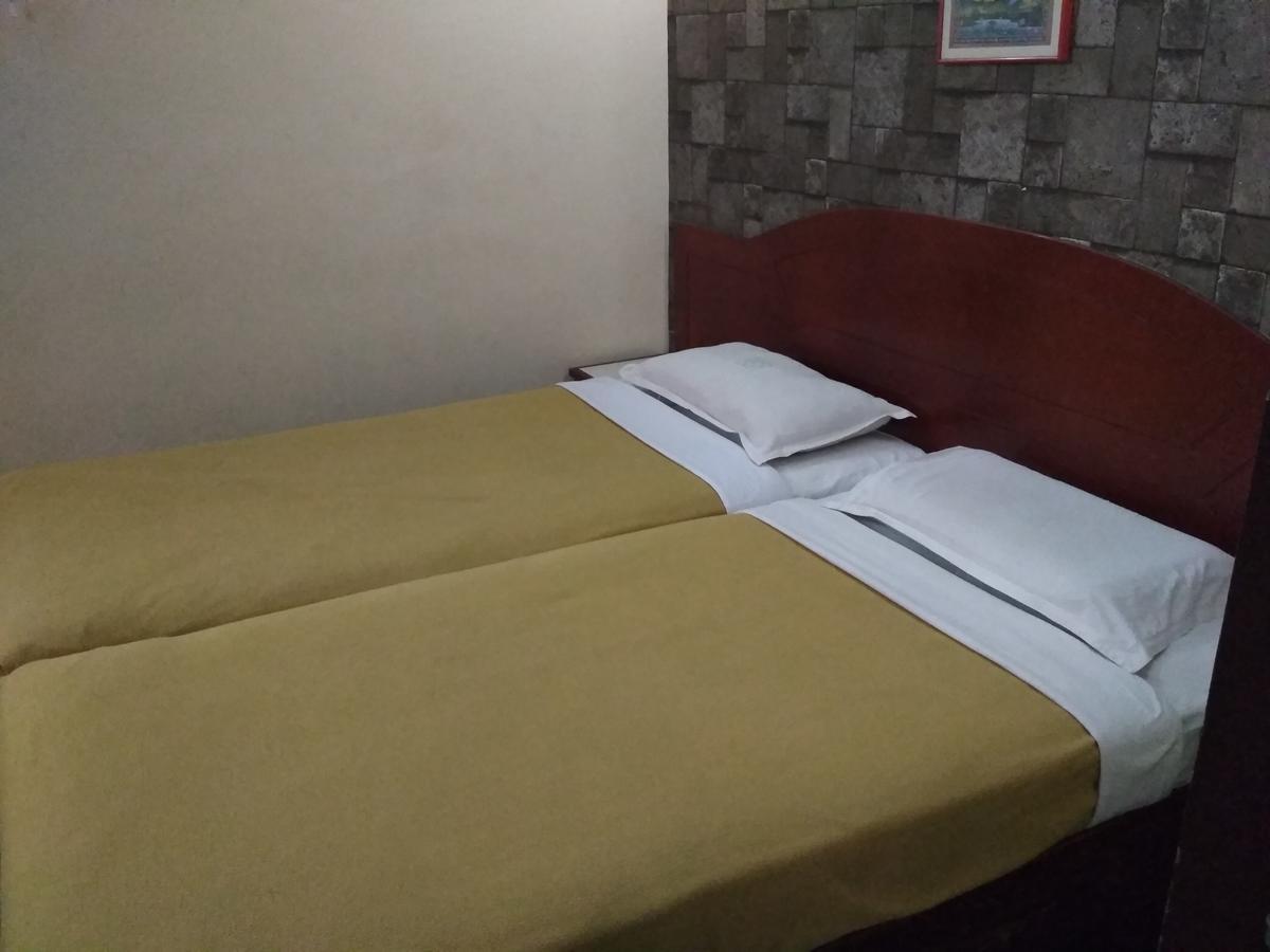 Hotel Rukmini Alwaye Екстериор снимка