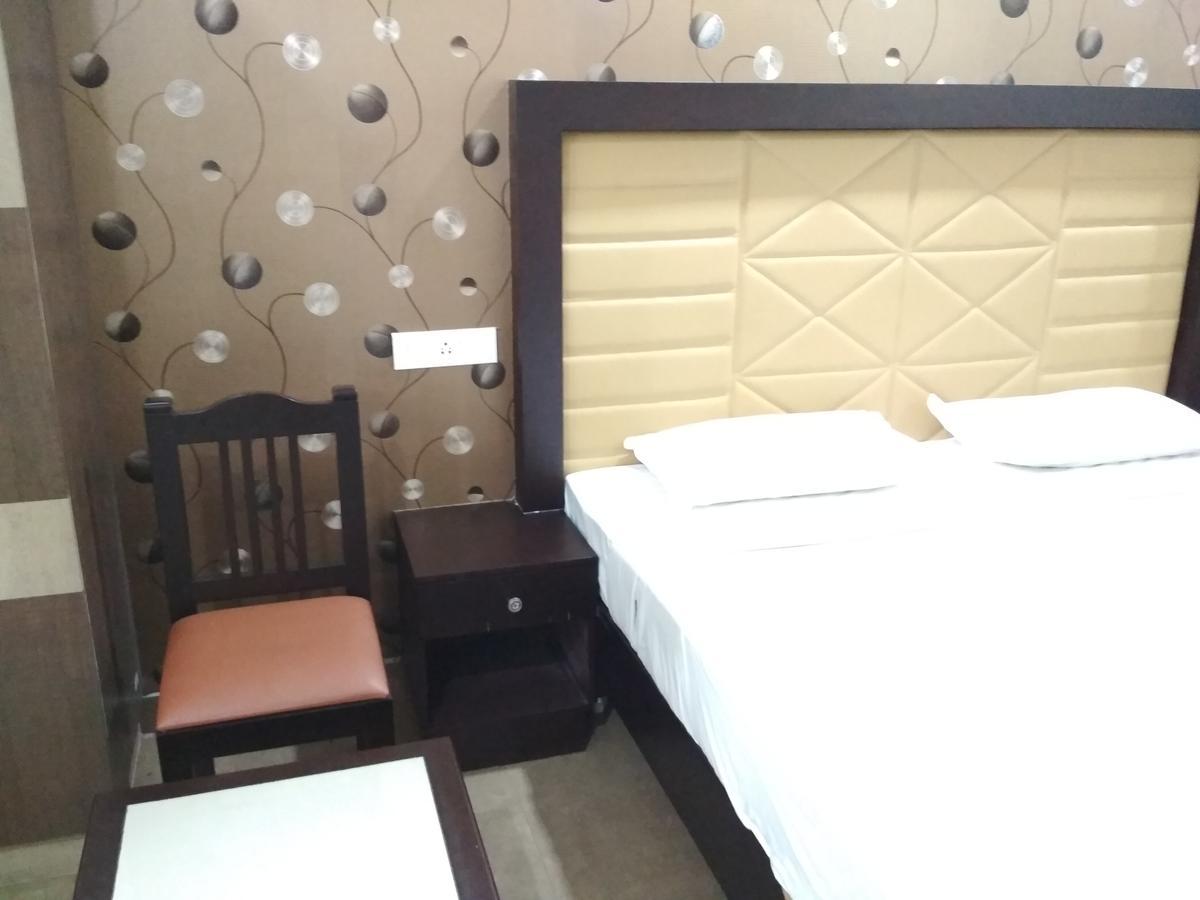 Hotel Rukmini Alwaye Екстериор снимка