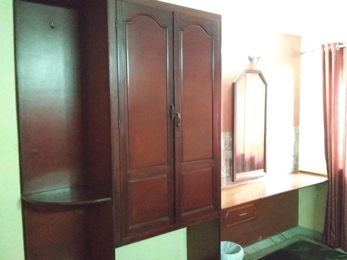 Hotel Rukmini Alwaye Екстериор снимка