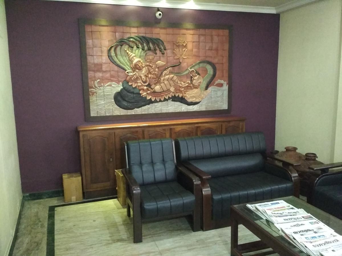Hotel Rukmini Alwaye Екстериор снимка