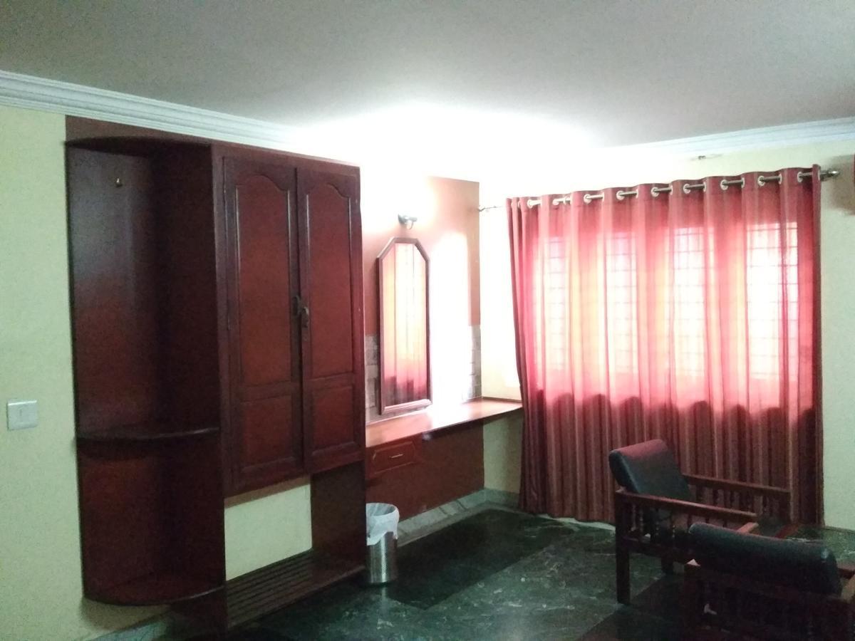 Hotel Rukmini Alwaye Екстериор снимка