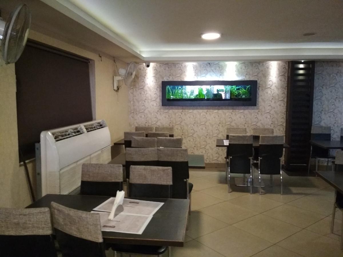 Hotel Rukmini Alwaye Екстериор снимка