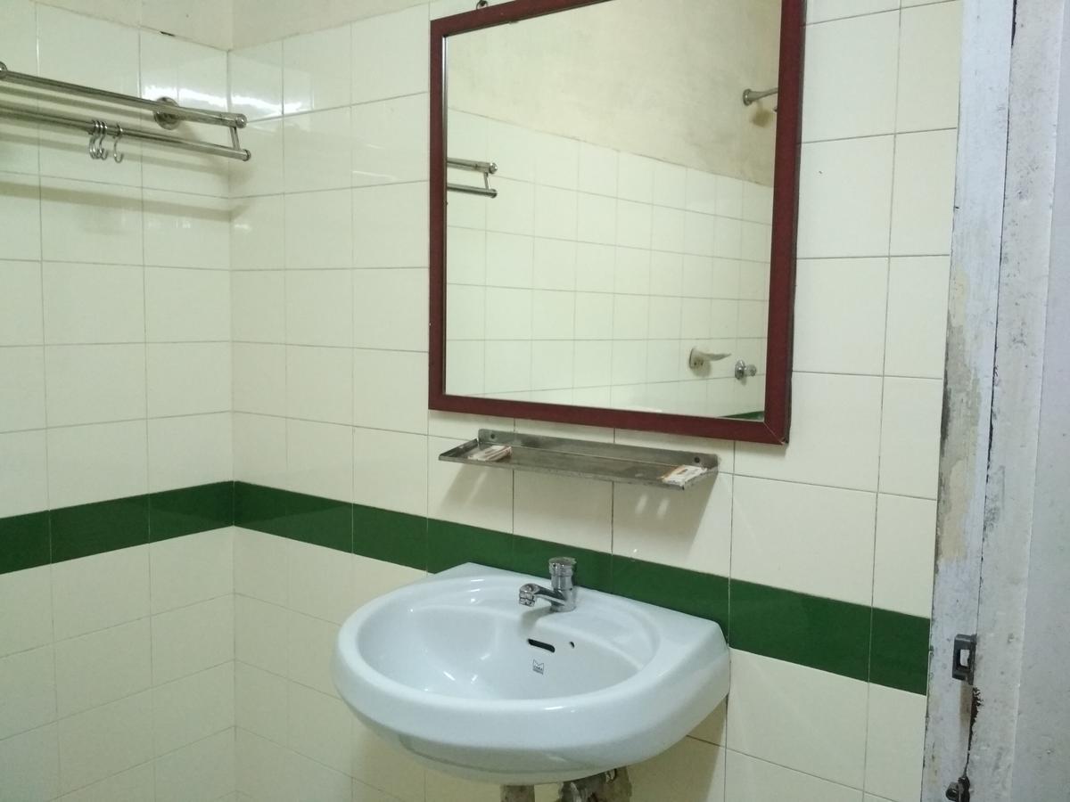 Hotel Rukmini Alwaye Екстериор снимка