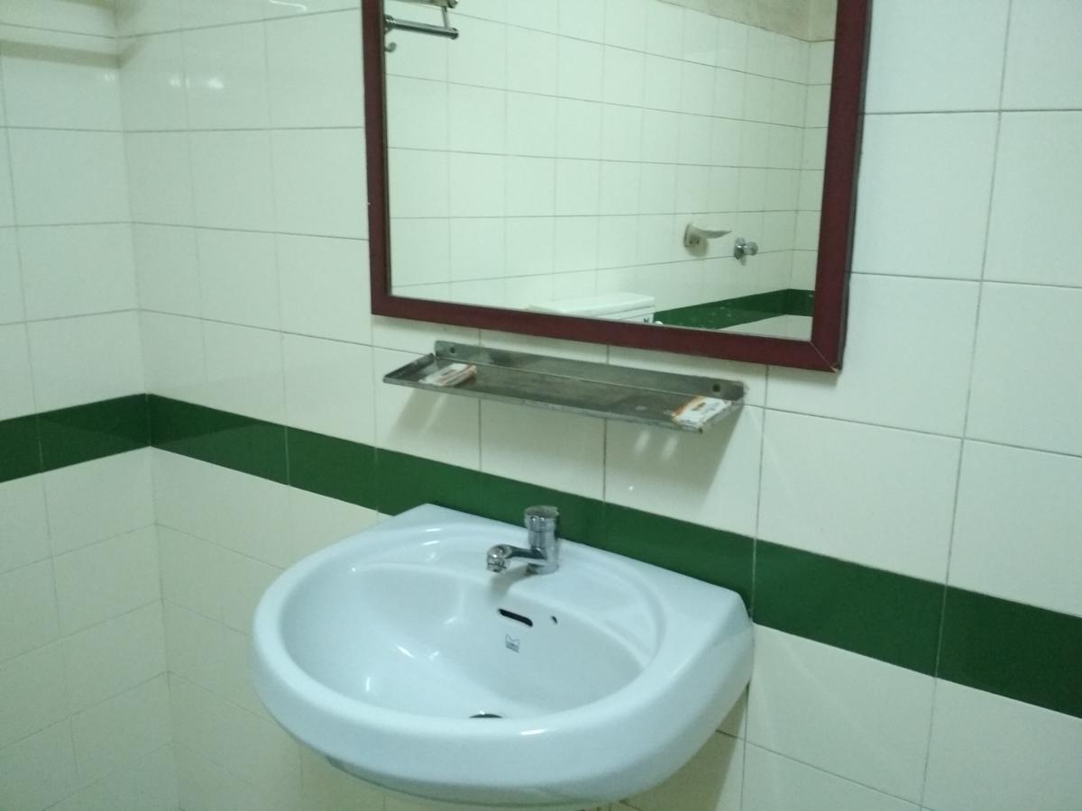 Hotel Rukmini Alwaye Екстериор снимка